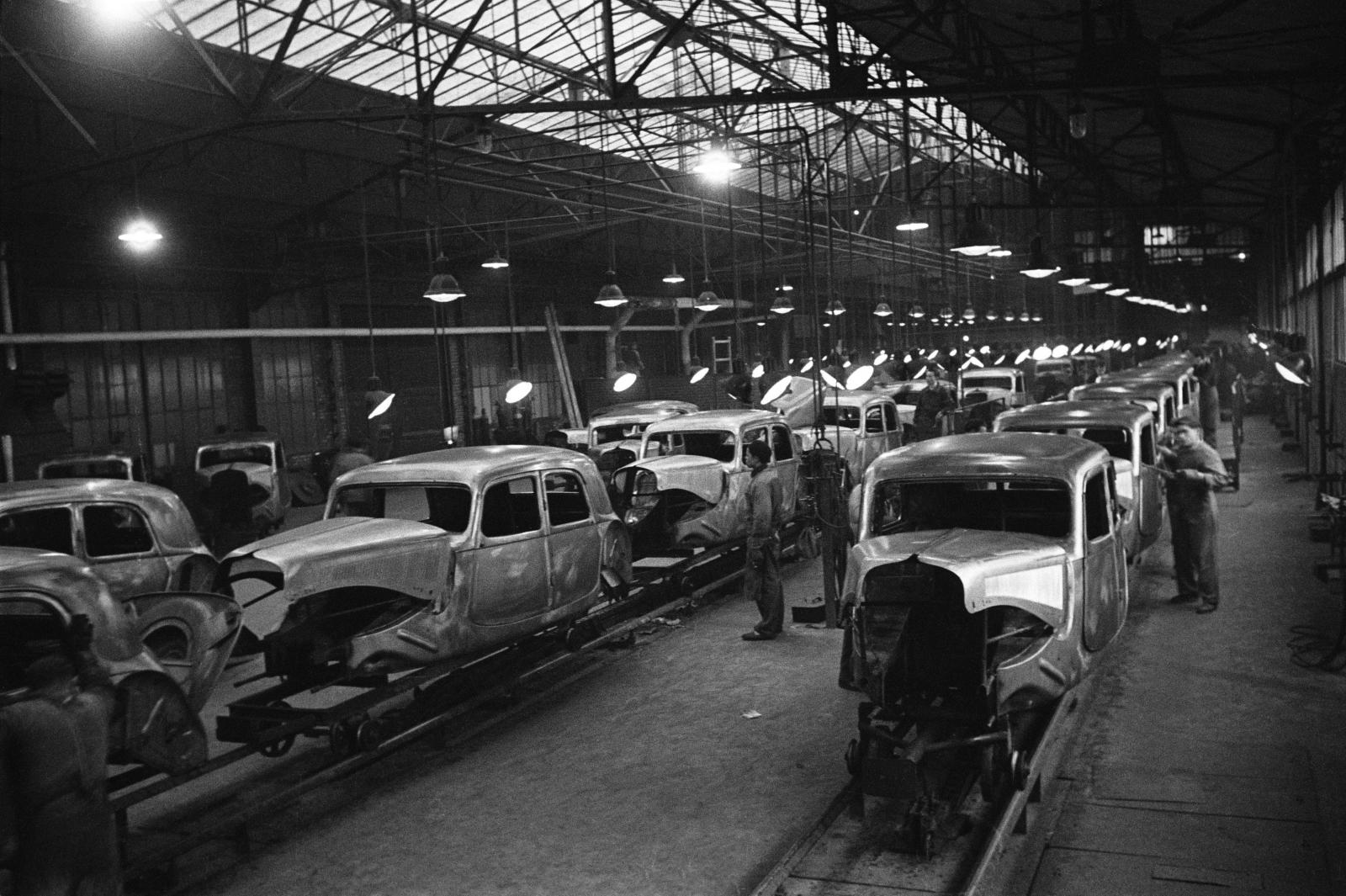 Traction production line in 1952