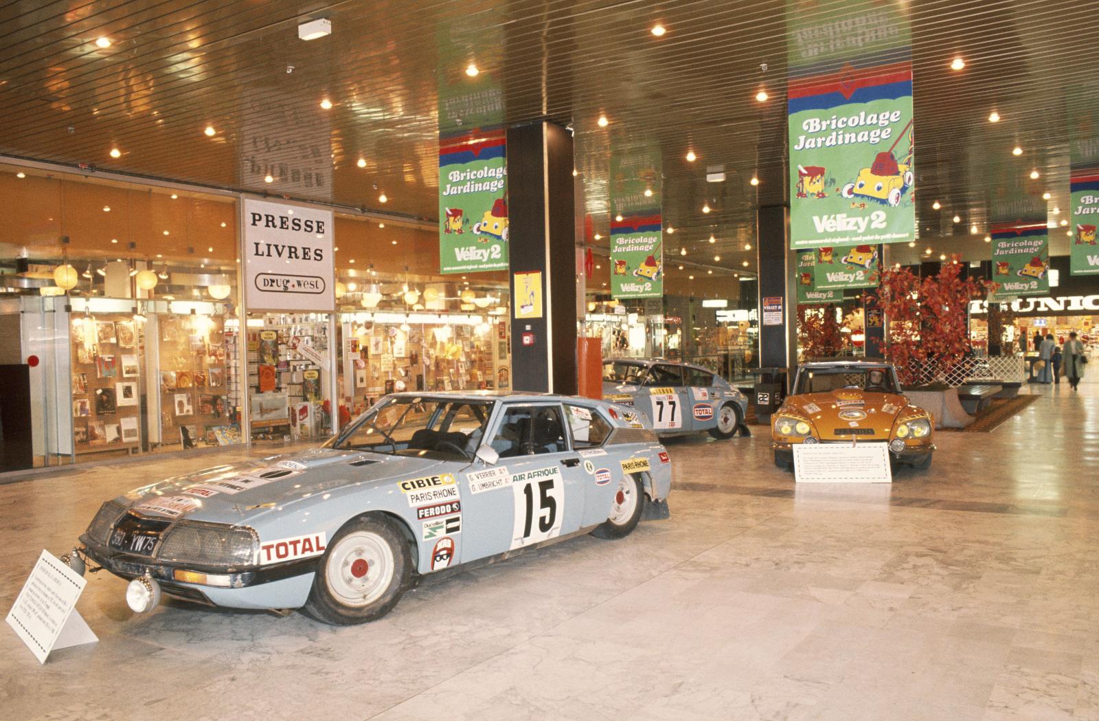 Vélizy Commercial Exhibition Center  - SM & DS rally - 1976