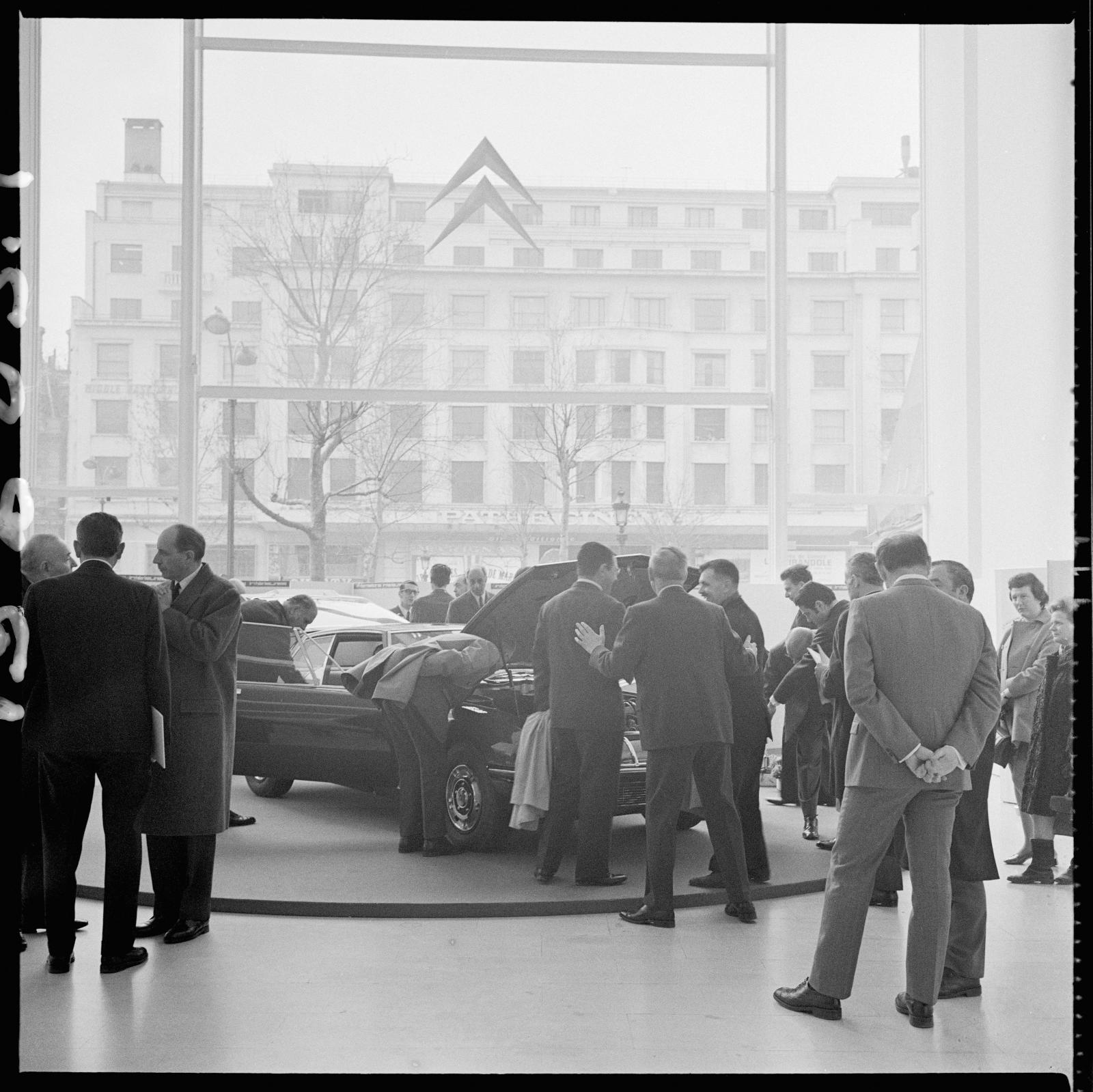 SM Presentation at the Champs Elysées